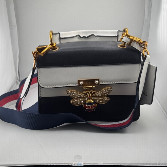 Blue and White Crossbody Bag with Bee Accent blind for love Queen Margeret top - Picture 3 of 16